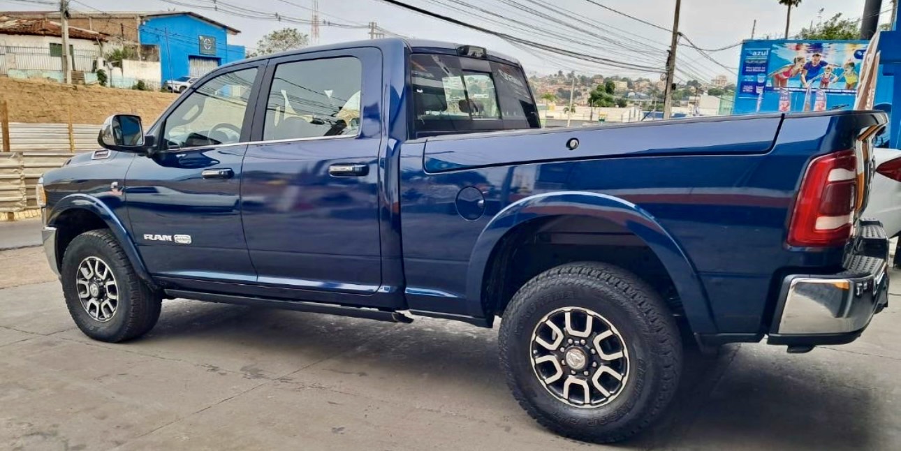 Lateral e caçamba da RAM 3500