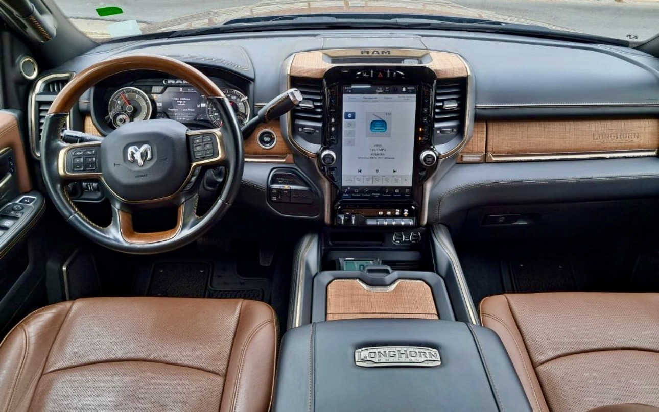 Cockpit interno Longhorn